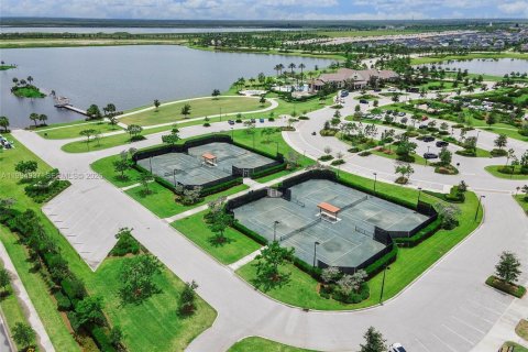 Townhouse in Loxahatchee Groves, Florida 4 bedrooms, 214.79 sq.m. № 2062733 - photo 25