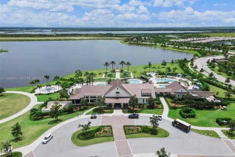 Townhouse in Loxahatchee Groves, Florida 4 bedrooms, 214.79 sq.m. № 2062733 - photo 27