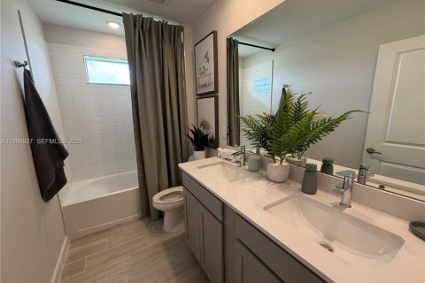 Townhouse in Loxahatchee Groves, Florida 4 bedrooms, 214.79 sq.m. № 2062733 - photo 15