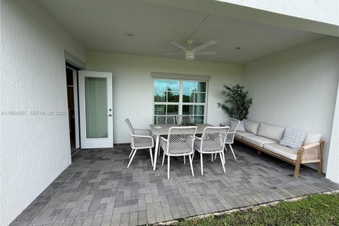 Townhouse in Loxahatchee Groves, Florida 4 bedrooms, 214.79 sq.m. № 2062733 - photo 7