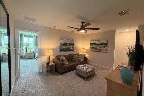 Townhouse in Loxahatchee Groves, Florida 4 bedrooms, 214.79 sq.m. № 2062733 - photo 12