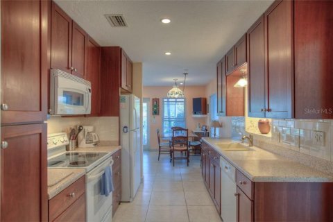 House in Bradenton, Florida 2 bedrooms, 83.52 sq.m. № 212930 - photo 11
