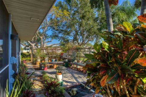 House in Bradenton, Florida 2 bedrooms, 83.52 sq.m. № 212930 - photo 24