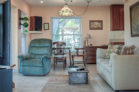 House in Bradenton, Florida 2 bedrooms, 83.52 sq.m. № 212930 - photo 3