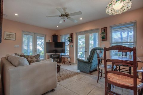 House in Bradenton, Florida 2 bedrooms, 83.52 sq.m. № 212930 - photo 6