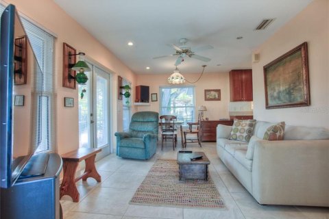 House in Bradenton, Florida 2 bedrooms, 83.52 sq.m. № 212930 - photo 4