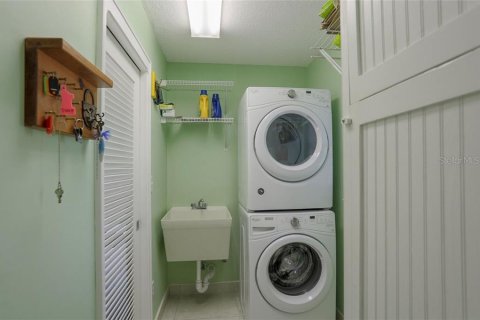 House in Bradenton, Florida 2 bedrooms, 83.52 sq.m. № 212930 - photo 17