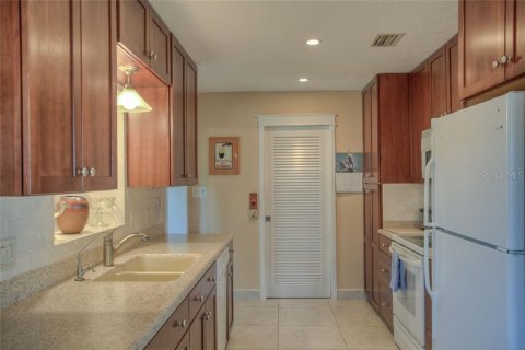 House in Bradenton, Florida 2 bedrooms, 83.52 sq.m. № 212930 - photo 10
