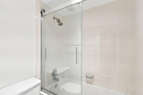 Купить кондоминиум в Форт-Лодердейл, Флорида 3 комнаты, 83.61м2, № 2189683 - фото 29