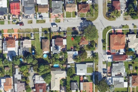Terreno en venta en Hialeah, Florida № 2056979 - foto 2