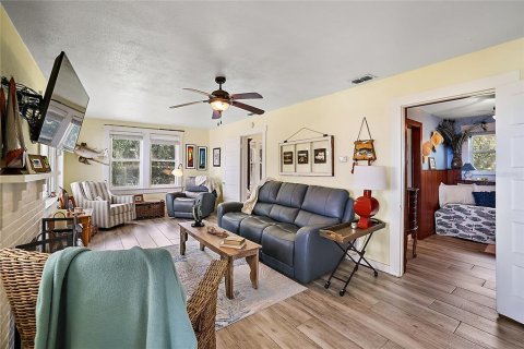House in Ocklawaha, Florida 4 bedrooms, 192.31 sq.m. № 1815899 - photo 14