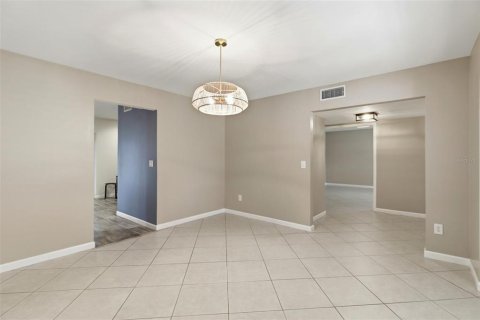 Casa en venta en Brandon, Florida, 4 dormitorios, 229 m2 № 2225469 - foto 5