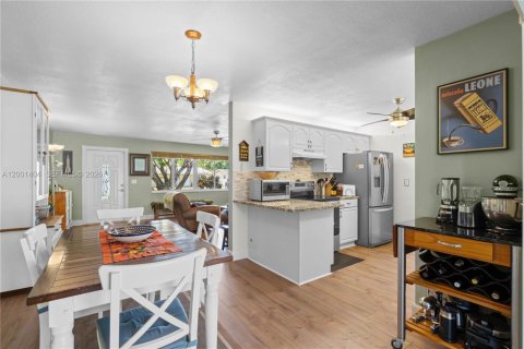 Купить виллу или дом в Купер-Сити, Флорида 2 спальни, 153.75м2, № 2066637 - фото 13