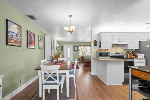 Купить виллу или дом в Купер-Сити, Флорида 2 спальни, 153.75м2, № 2066637 - фото 11