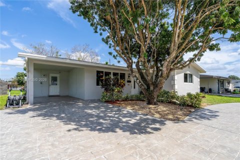 Купить виллу или дом в Купер-Сити, Флорида 2 спальни, 153.75м2, № 2066637 - фото 1