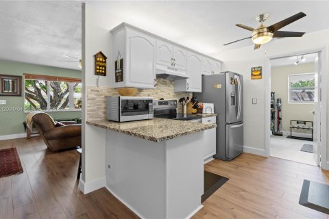 Купить виллу или дом в Купер-Сити, Флорида 2 спальни, 153.75м2, № 2066637 - фото 9