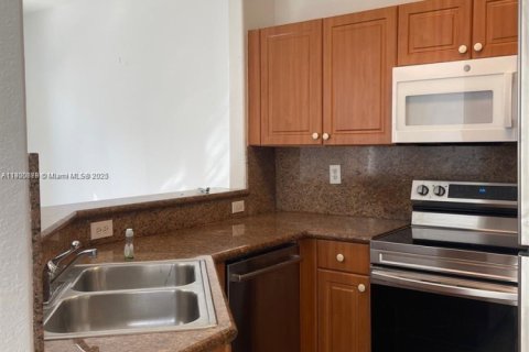 Снять в аренду таунхаус в Дорал, Флорида 3 спальни, 140.38м2, № 1951552 - фото 9