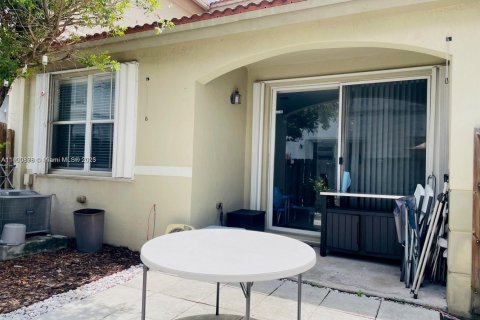 Снять в аренду таунхаус в Дорал, Флорида 3 спальни, 140.38м2, № 1951552 - фото 26