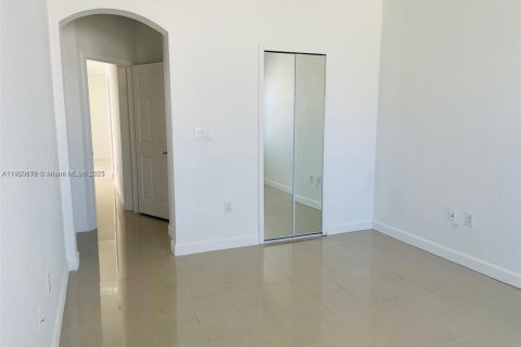 Снять в аренду таунхаус в Дорал, Флорида 3 спальни, 140.38м2, № 1951552 - фото 14