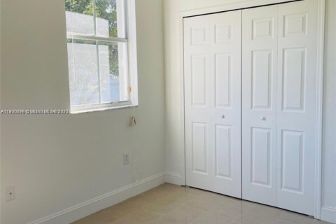 Снять в аренду таунхаус в Дорал, Флорида 3 спальни, 140.38м2, № 1951552 - фото 19