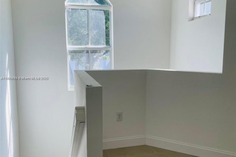 Снять в аренду таунхаус в Дорал, Флорида 3 спальни, 140.38м2, № 1951552 - фото 12