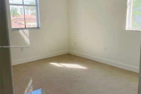 Снять в аренду таунхаус в Дорал, Флорида 3 спальни, 140.38м2, № 1951552 - фото 22