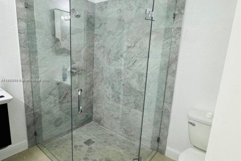 Снять в аренду таунхаус в Дорал, Флорида 3 спальни, 140.38м2, № 1951552 - фото 18