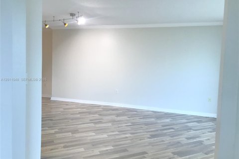 Copropriété à louer à Miami, Floride: 1 chambre, 61.04 m2 № 2076663 - photo 4