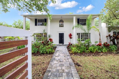 Villa ou maison à Pinecrest, Floride 6 chambres, 320.51 m2 № 2048230