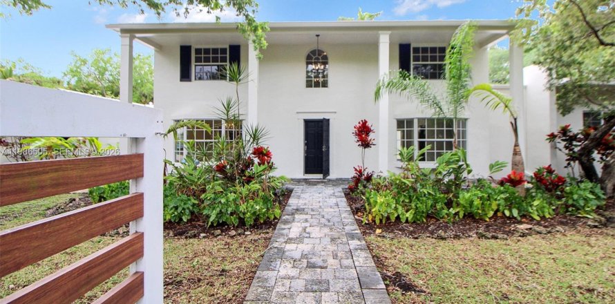 Villa ou maison à Pinecrest, Floride 6 chambres, 320.51 m2 № 2048230
