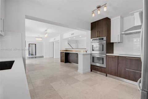 Villa ou maison à louer à Pinecrest, Floride: 6 chambres, 320.51 m2 № 2048230 - photo 19