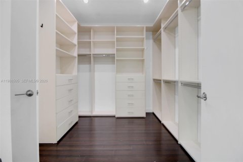 Villa ou maison à louer à Pinecrest, Floride: 6 chambres, 320.51 m2 № 2048230 - photo 30