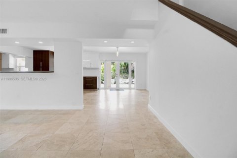 Villa ou maison à louer à Pinecrest, Floride: 6 chambres, 320.51 m2 № 2048230 - photo 16