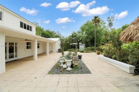 Villa ou maison à louer à Pinecrest, Floride: 6 chambres, 320.51 m2 № 2048230 - photo 8