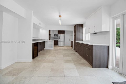 Villa ou maison à louer à Pinecrest, Floride: 6 chambres, 320.51 m2 № 2048230 - photo 17