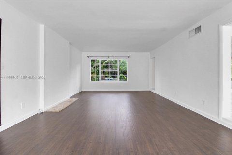 Villa ou maison à louer à Pinecrest, Floride: 6 chambres, 320.51 m2 № 2048230 - photo 21