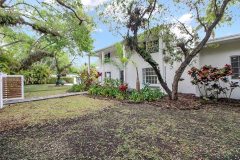 Villa ou maison à louer à Pinecrest, Floride: 6 chambres, 320.51 m2 № 2048230 - photo 4