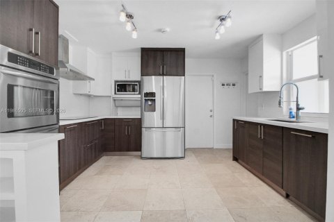 Villa ou maison à louer à Pinecrest, Floride: 6 chambres, 320.51 m2 № 2048230 - photo 18