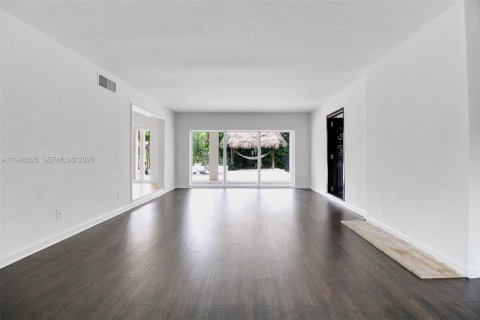 Villa ou maison à louer à Pinecrest, Floride: 6 chambres, 320.51 m2 № 2048230 - photo 22