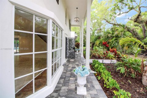 Villa ou maison à louer à Pinecrest, Floride: 6 chambres, 320.51 m2 № 2048230 - photo 3