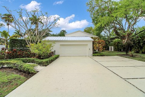 Villa ou maison à louer à Pinecrest, Floride: 6 chambres, 320.51 m2 № 2048230 - photo 6