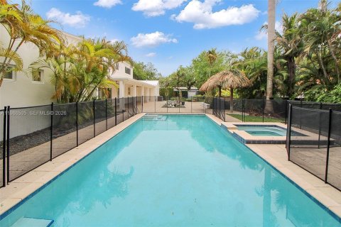 Villa ou maison à louer à Pinecrest, Floride: 6 chambres, 320.51 m2 № 2048230 - photo 11