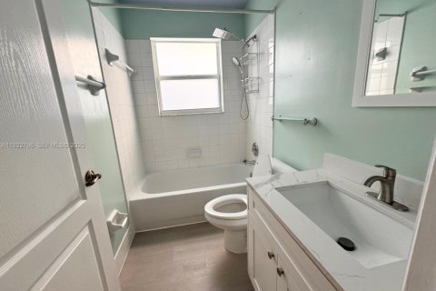 Villa ou maison à louer à Miami, Floride: 3 chambres, 136.01 m2 № 1982506 - photo 17