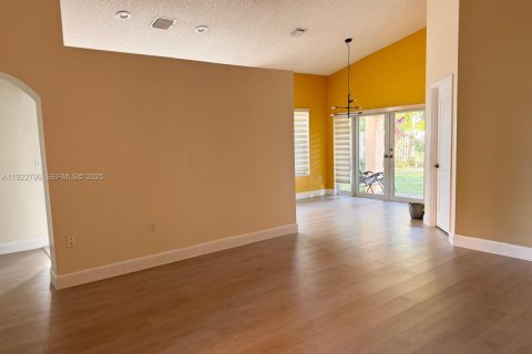 Villa ou maison à louer à Miami, Floride: 3 chambres, 136.01 m2 № 1982506 - photo 7