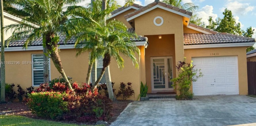 Villa ou maison à Miami, Floride 3 chambres, 136.01 m2 № 1982506