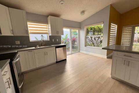 Villa ou maison à louer à Miami, Floride: 3 chambres, 136.01 m2 № 1982506 - photo 8