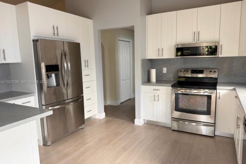 Villa ou maison à louer à Miami, Floride: 3 chambres, 136.01 m2 № 1982506 - photo 9