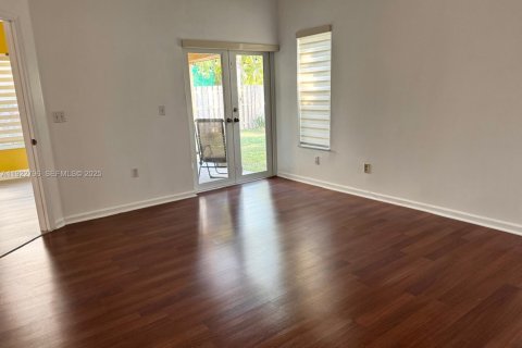 Villa ou maison à louer à Miami, Floride: 3 chambres, 136.01 m2 № 1982506 - photo 4