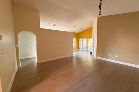 Villa ou maison à louer à Miami, Floride: 3 chambres, 136.01 m2 № 1982506 - photo 2