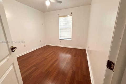 Villa ou maison à louer à Miami, Floride: 3 chambres, 136.01 m2 № 1982506 - photo 16